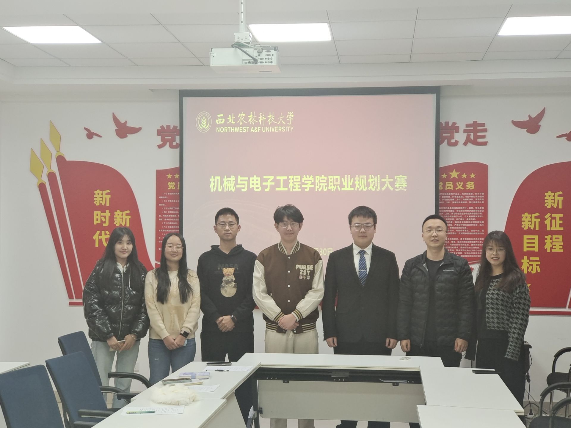 2023成人短视频
职规大赛合影.jpg
