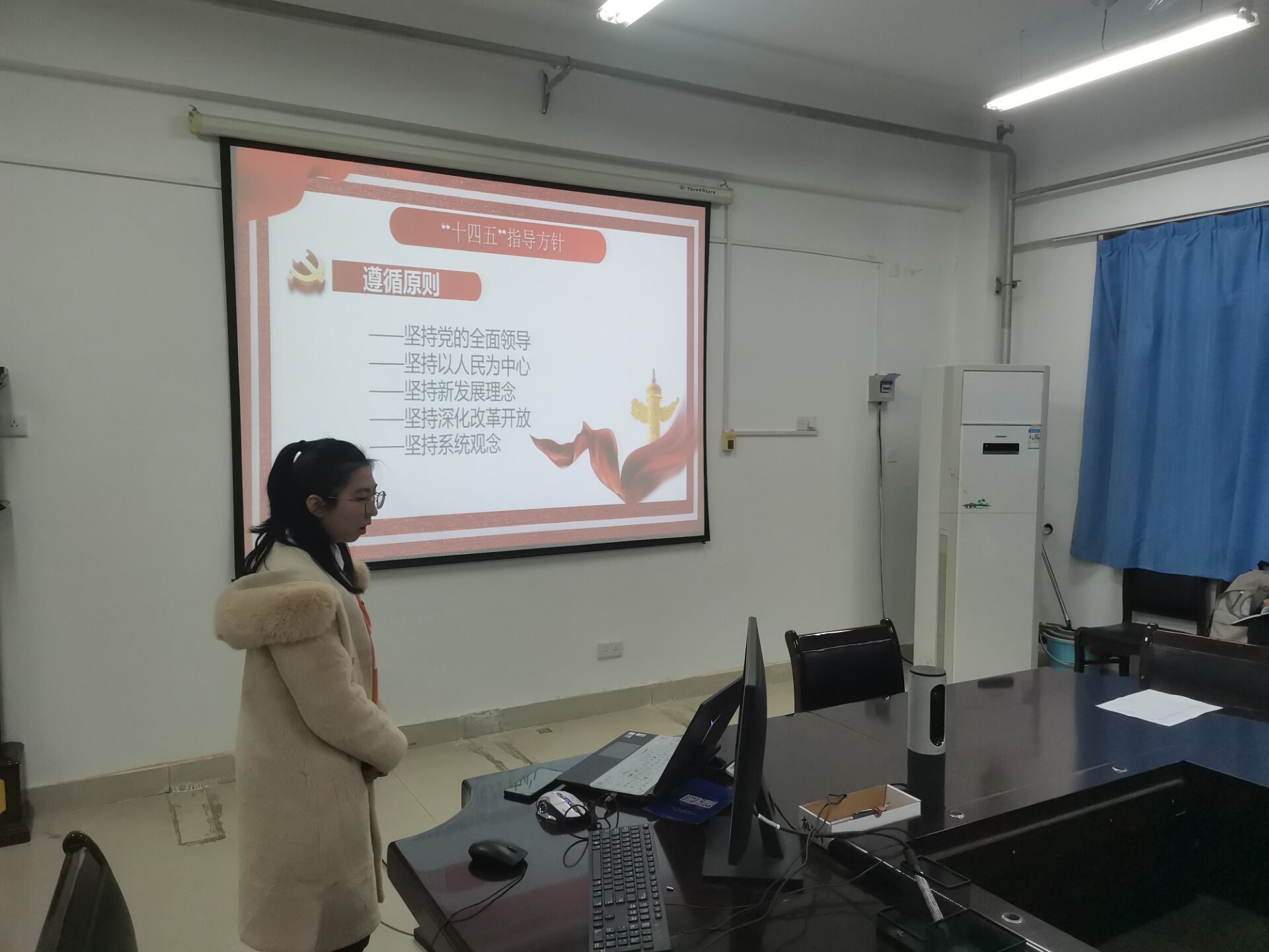 f9781ebdd5d34a5b9828bbe34091fa95.jpg f9781ebdd5d34a5b9828bbe34091fa95.jpg